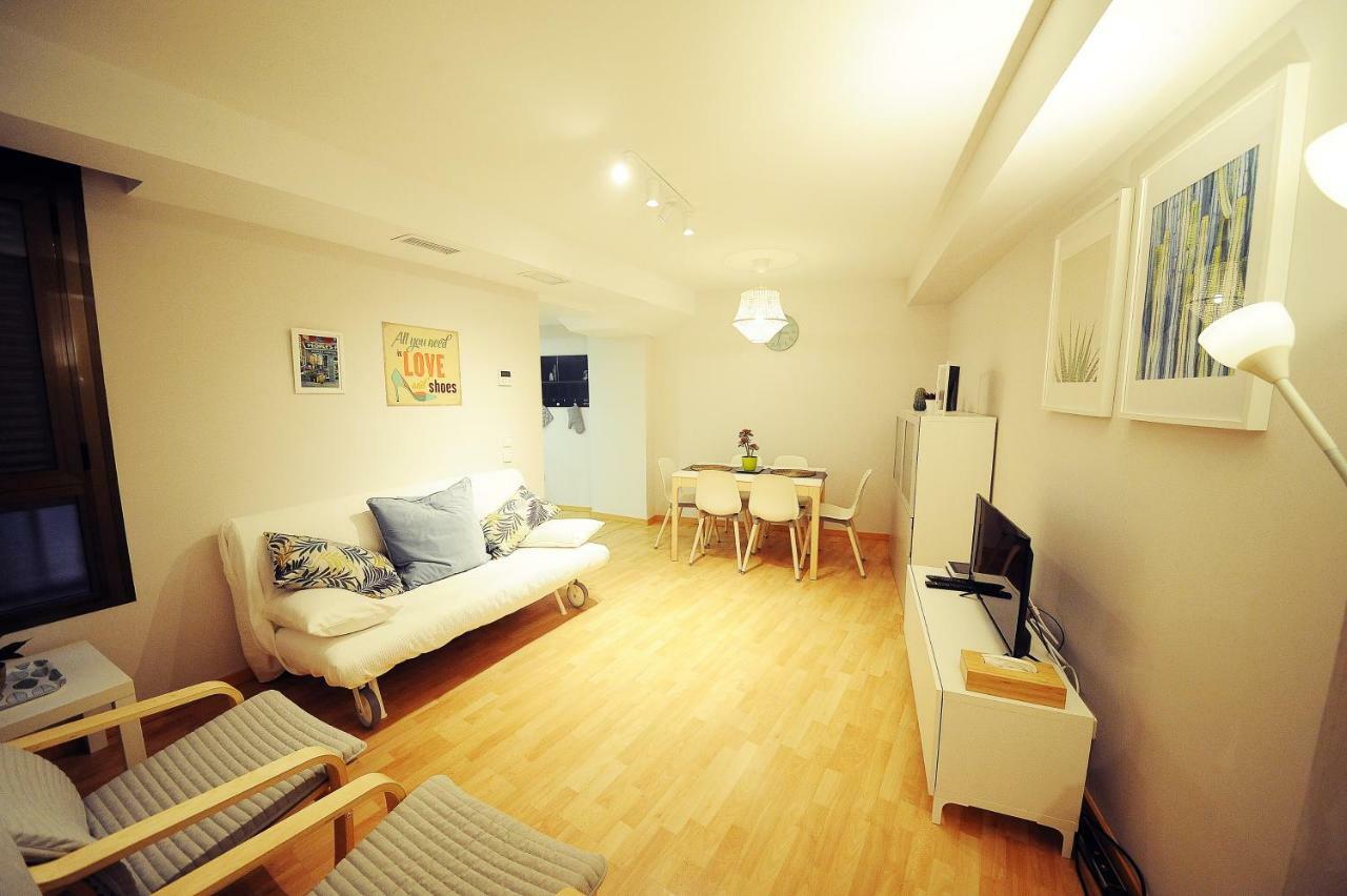 Dones Apartamento En El Casco Historico De Zaragoza Luaran gambar
